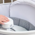 Does the Halo Swivel Bassinet Lock